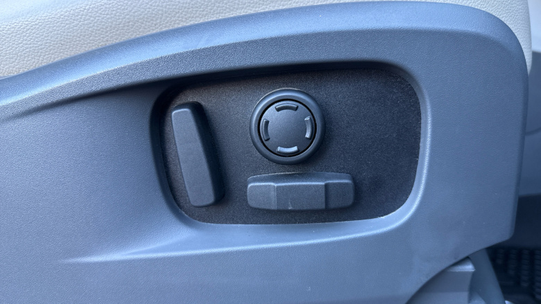 Land Rover Defender 3.0 D250 SE 90 3dr Auto Diesel Estate